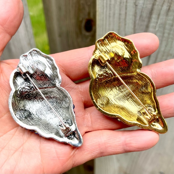 Conch Brooch Rhinestone Conch Pin Silver Tone Conch Brooch - Picture 4 of 4